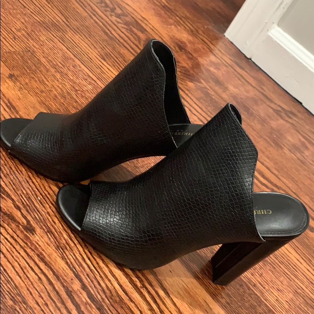 Black open toe shoes